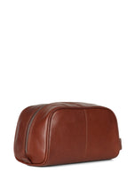 Load image into Gallery viewer, Washbag Kieran Brown